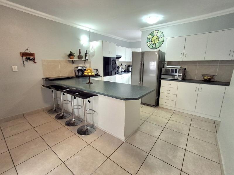 3 Bedroom Property for Sale in Golden Mile Western Cape